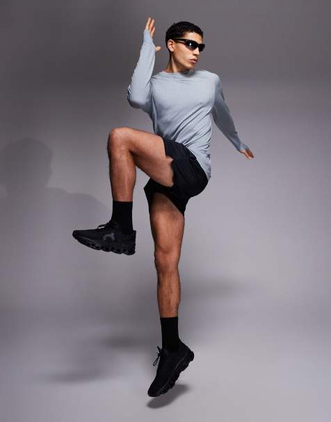 4505 – Svarta, snabbtorkande löparshorts i mesh med dragkedjefickor och 3 tum benlängd - view 1