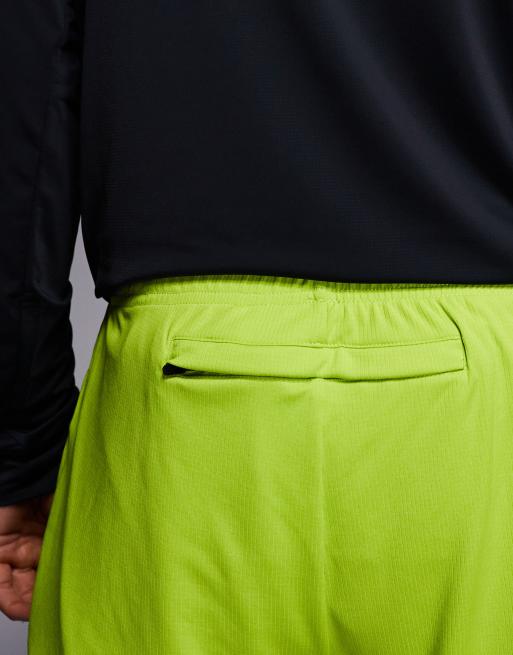 4505 - Syregrønne 8-cm-løbeshorts med lynlåslommer i hurtigttørrende mesh, 4 af 5