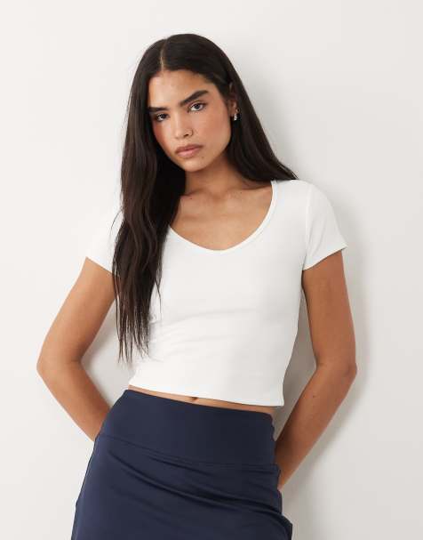 4505 – T-Shirt aus Funktionsmaterial in Weiß mit feiner Rippenstruktur und V-Ausschnitt - view 1