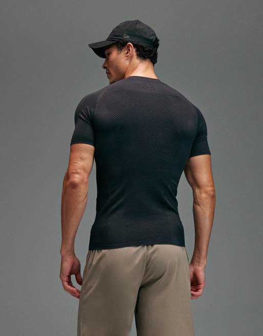 4505 - T-shirt base layer a compressione attillata nera senza cuciture che definisce il fisico, 5 di 5