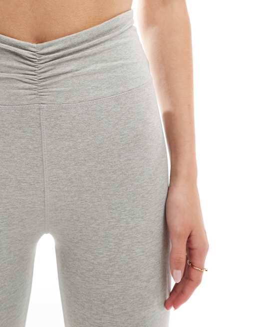 4505 Tall – Gråmelerade, smala leggings med utsvängd design, rynkning framtill och hög midja , 4 av 5