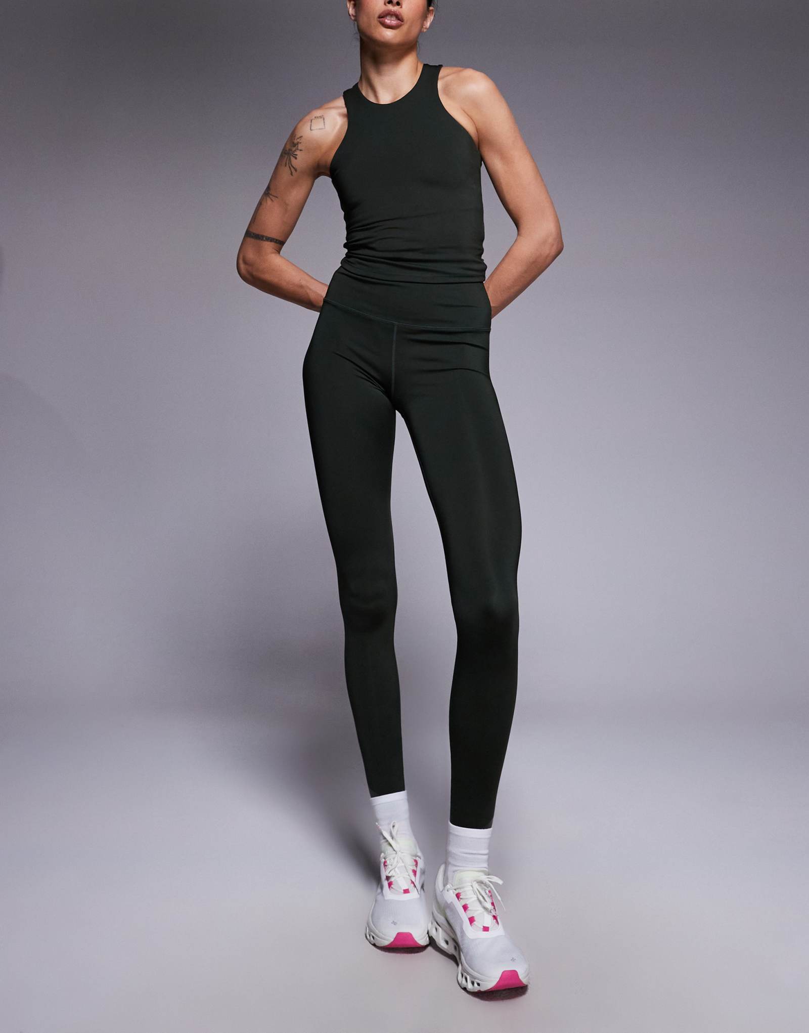 Спортивные леггинсы 4505 Tall Icon active bum sculpt с завышенной талией и карманом для хранения темно-зеленого цвета цвета хаки