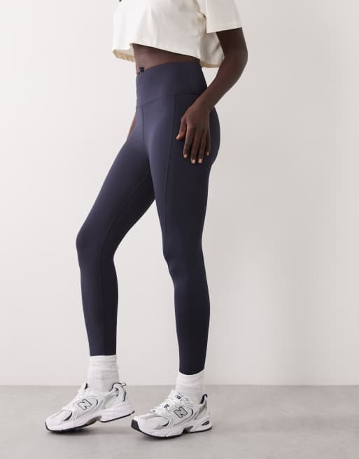 4505 Tall Icon active leggings med bindebånd i taljen til løb med lomme til telefon i navy, 2 af 5