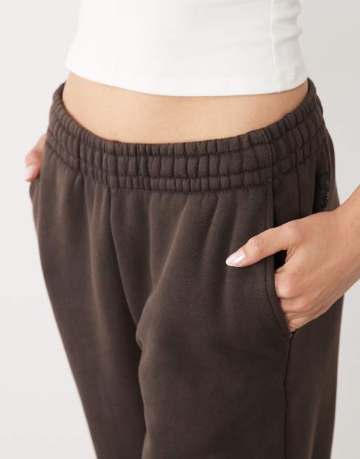 4505 Tall Icon Rest Day heavyweight 440gsm cotton cuffed trackies in washed chocolate, 3 of 5