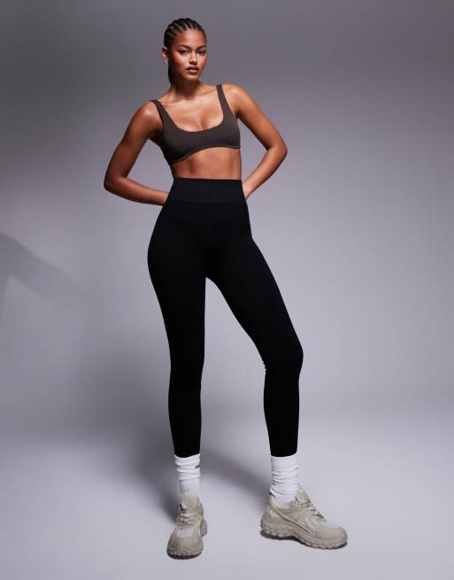 4505 Tall – Icon – Svarta, ribbade gymleggings i seamless design , 2 av 5