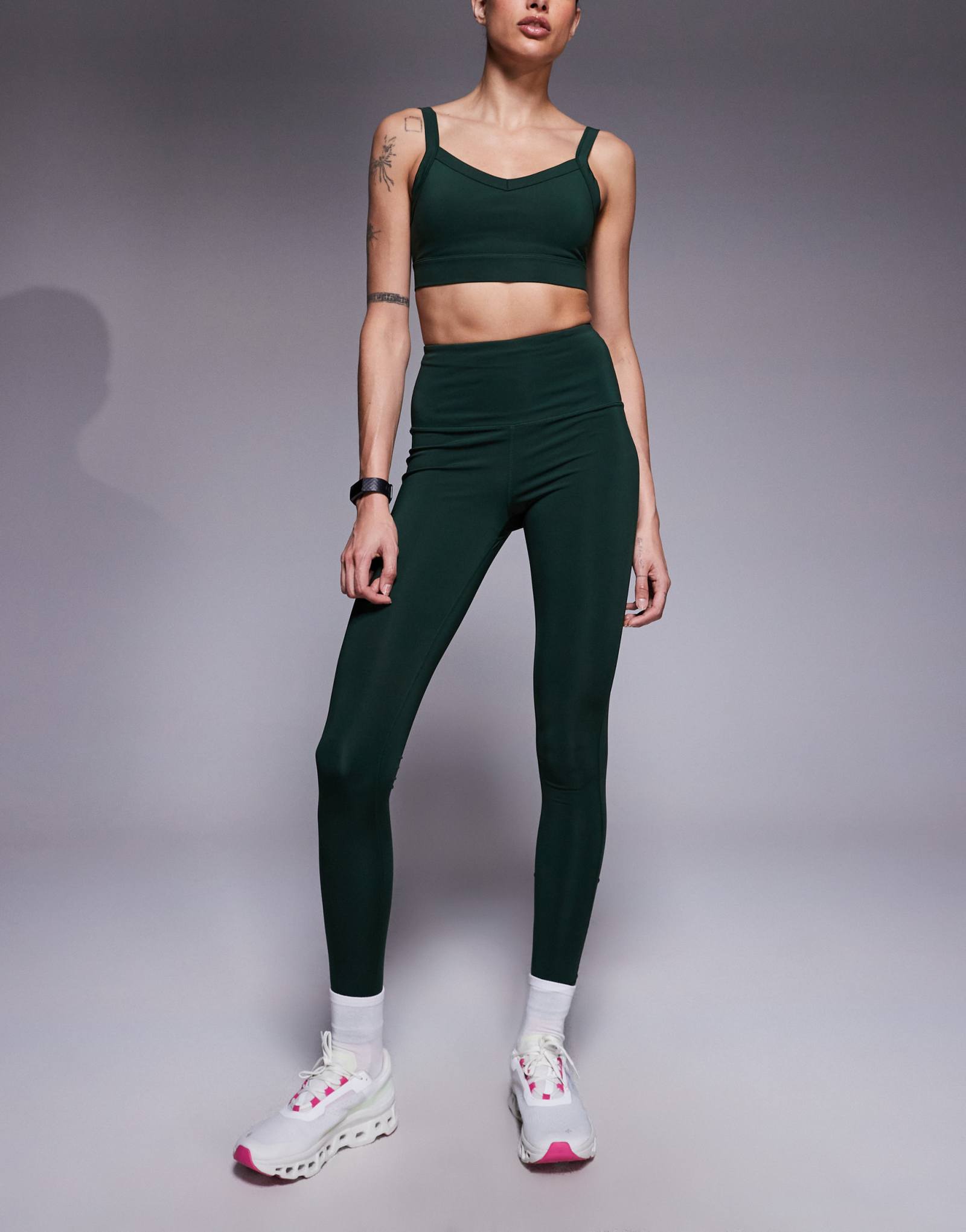 4505 Высокие леггинсы для бега с завышенной талией и карманом для телефона на молнии цвета зеленого лишайника