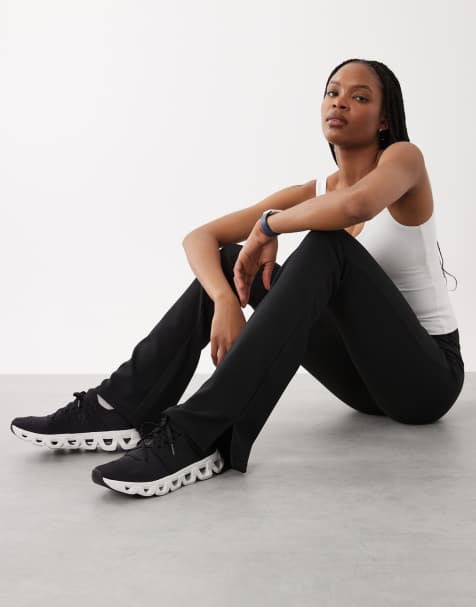 4505 Tall - Slim-fit kick-yogalegging met micro ribbels, hoge taille en zijsplit in zwart - view 1