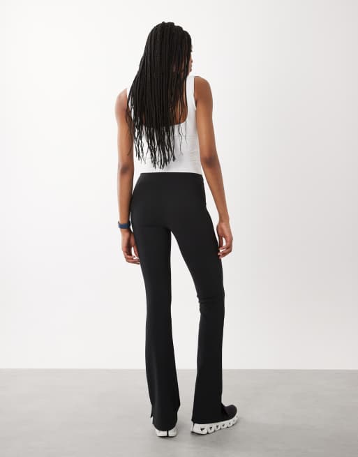 4505 Tall – Svarta, smalribbade, smala och utsvängda yogaleggings med hög midja och sidoslits, 3 av 5