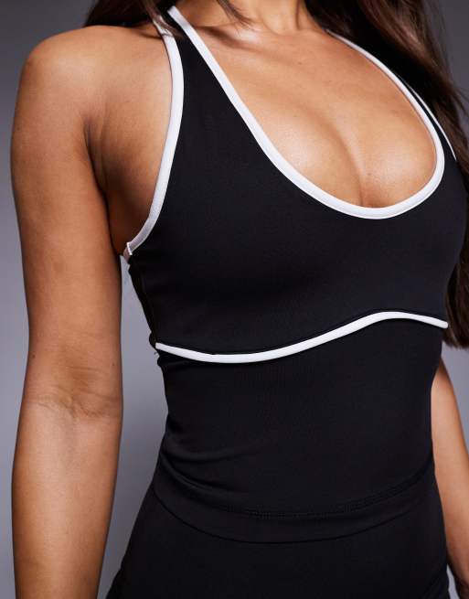 4505 Tennis scoop neck singlet with inner bra and piping in black, 3 of 4