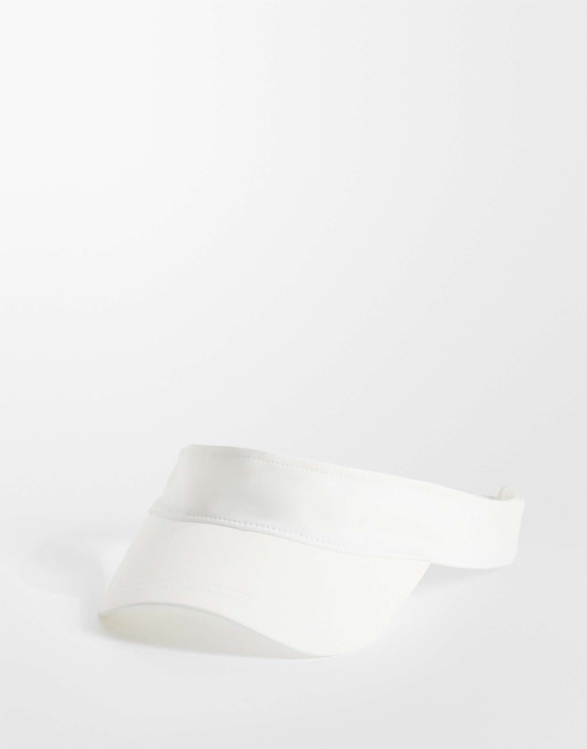 4505 tennis visor with adjustable back in white