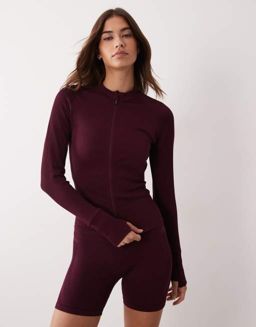 4505 - Shorts da 13 cm a vita alta e top a maniche lunghe modellante e senza cuciture color vino, 2 di 3