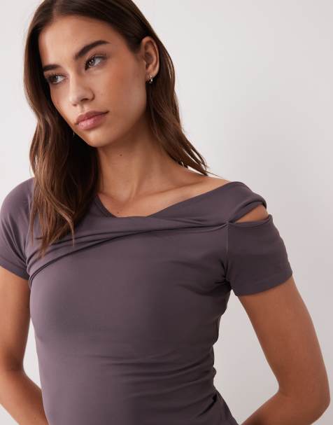 4505 topp i studio-modell med asymmetrisk drapering, detalj vid ärmslut och kort ärm i stormgrå - view 1