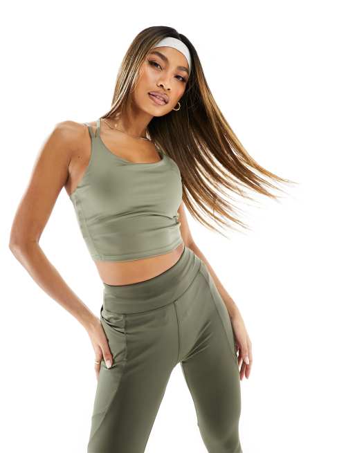 4505 – Trägertop in Khaki mit Ringerrücken und integriertem BH 