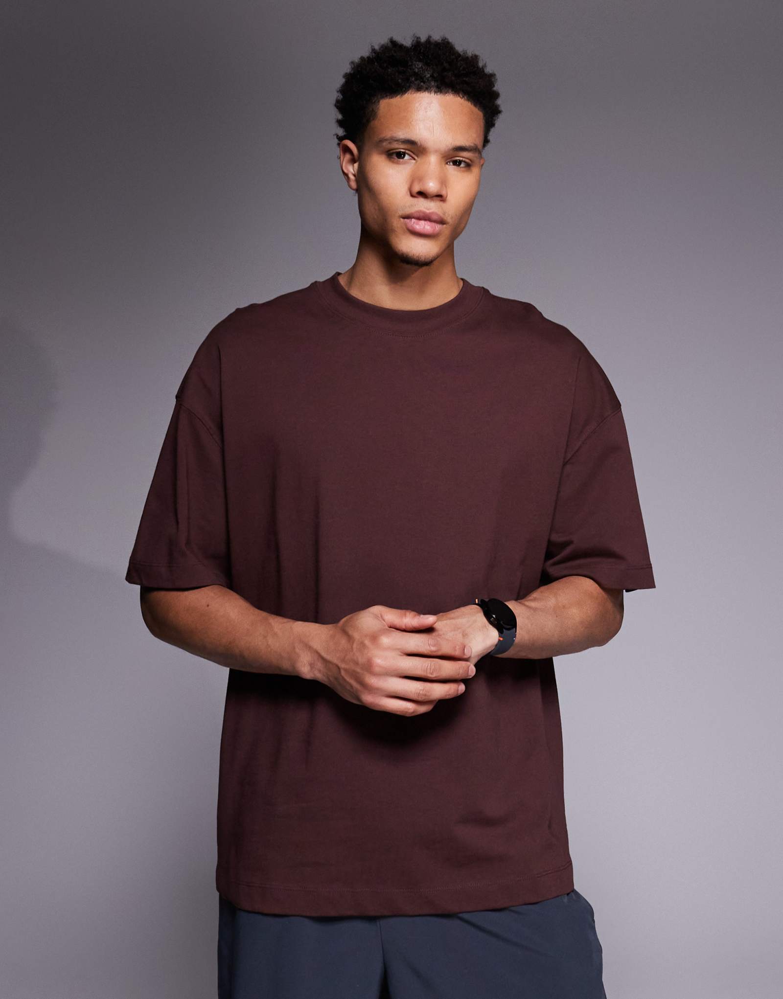 4505 Хлопковая футболка оверсайз в тяжелом весе от Training Club коричневого цвета