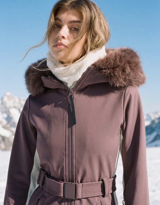 4505 tuta da sci soft shell con cintura, banda laterale e bordo in pelliccia sintetica, color uva passa, 1 di 4
