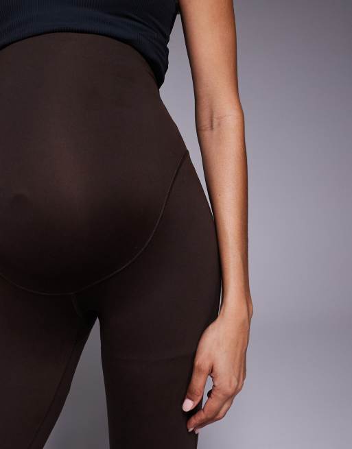 4505 – Umstandsmode – Icon – Weiche Yoga-Leggings in Braun mit hohem Bund, 5 von 5