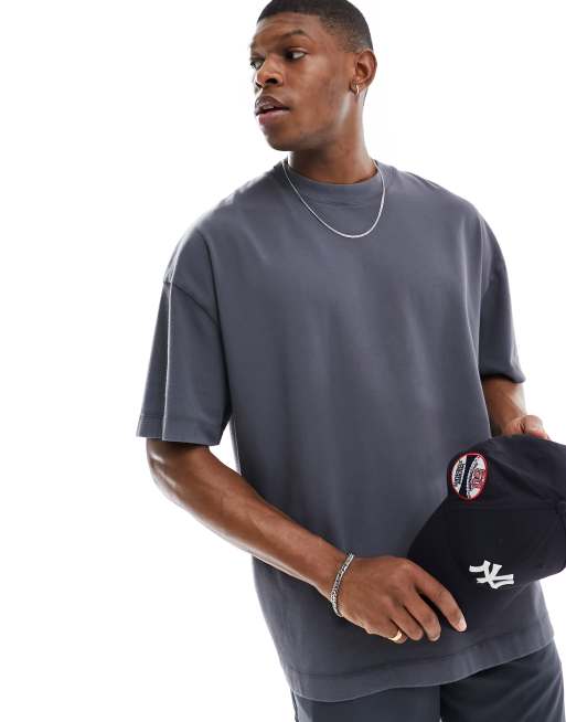 4505 - Vasket sort oversized T-shirt i kraftigt stof i firkantet pasform
