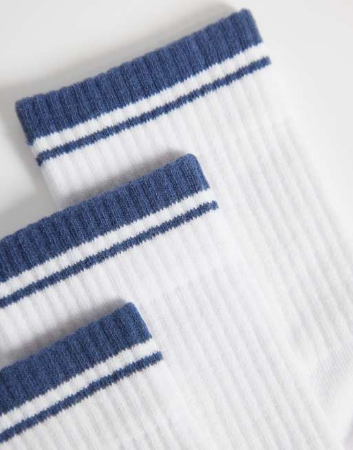 4505 – Vita strumpor med hålfotsstöd och baltiska blå kantränder, 3-pack, 2 av 3
