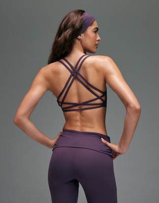 4505 - Weicher Sport-BH in Heide-Lila mit leichter Stützfunktion und Riemchen-Design