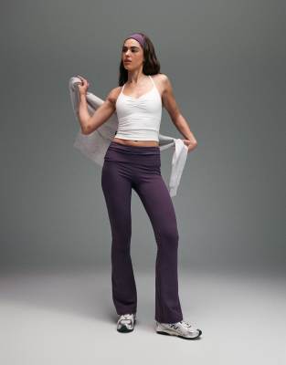 4505 - Weiches Yoga-Camisole in Weiß mit geraffter Vorderseite