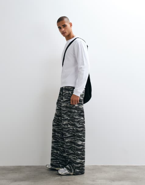 4505 wide leg cotton ripstop lifting cargo pants with zip pockets in gray digi camo - view 1