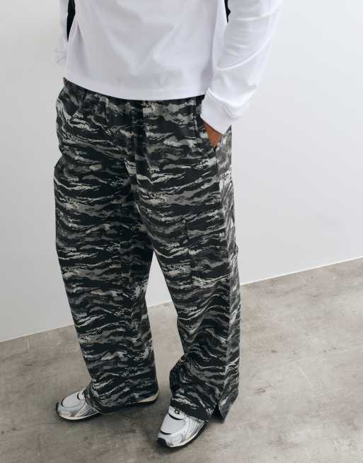 4505 wide leg cotton ripstop lifting cargo pants with zip pockets in gray digi camo, 5 of 5