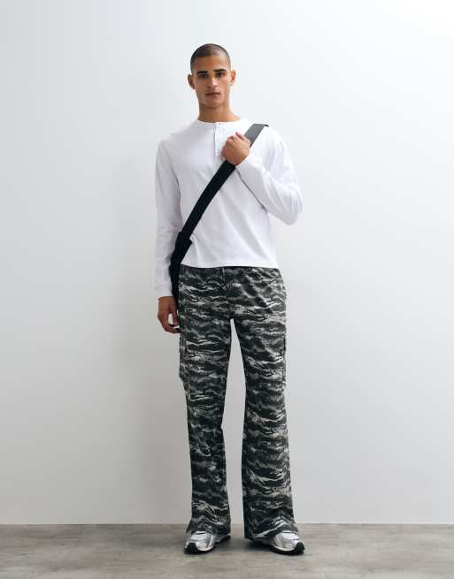 4505 wide leg cotton ripstop lifting cargo pants with zip pockets in grey digi camo, 2 of 5