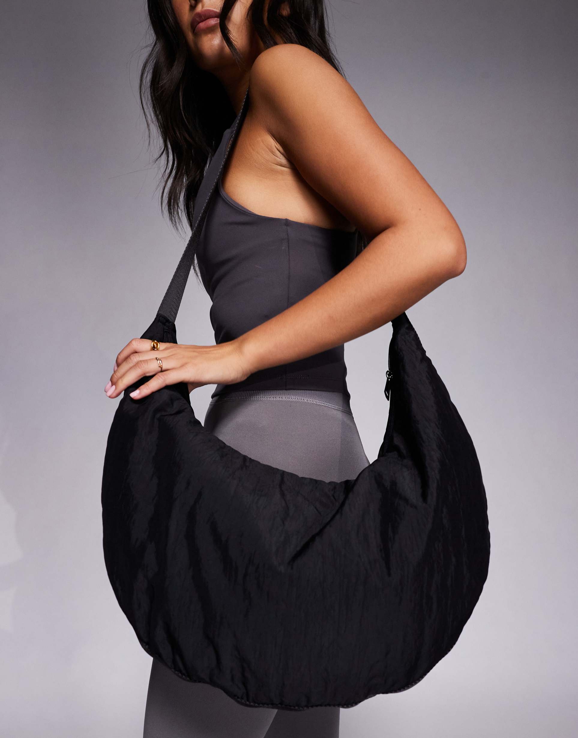 4505 woven swing bag with inner pocket and adjustable strap in black