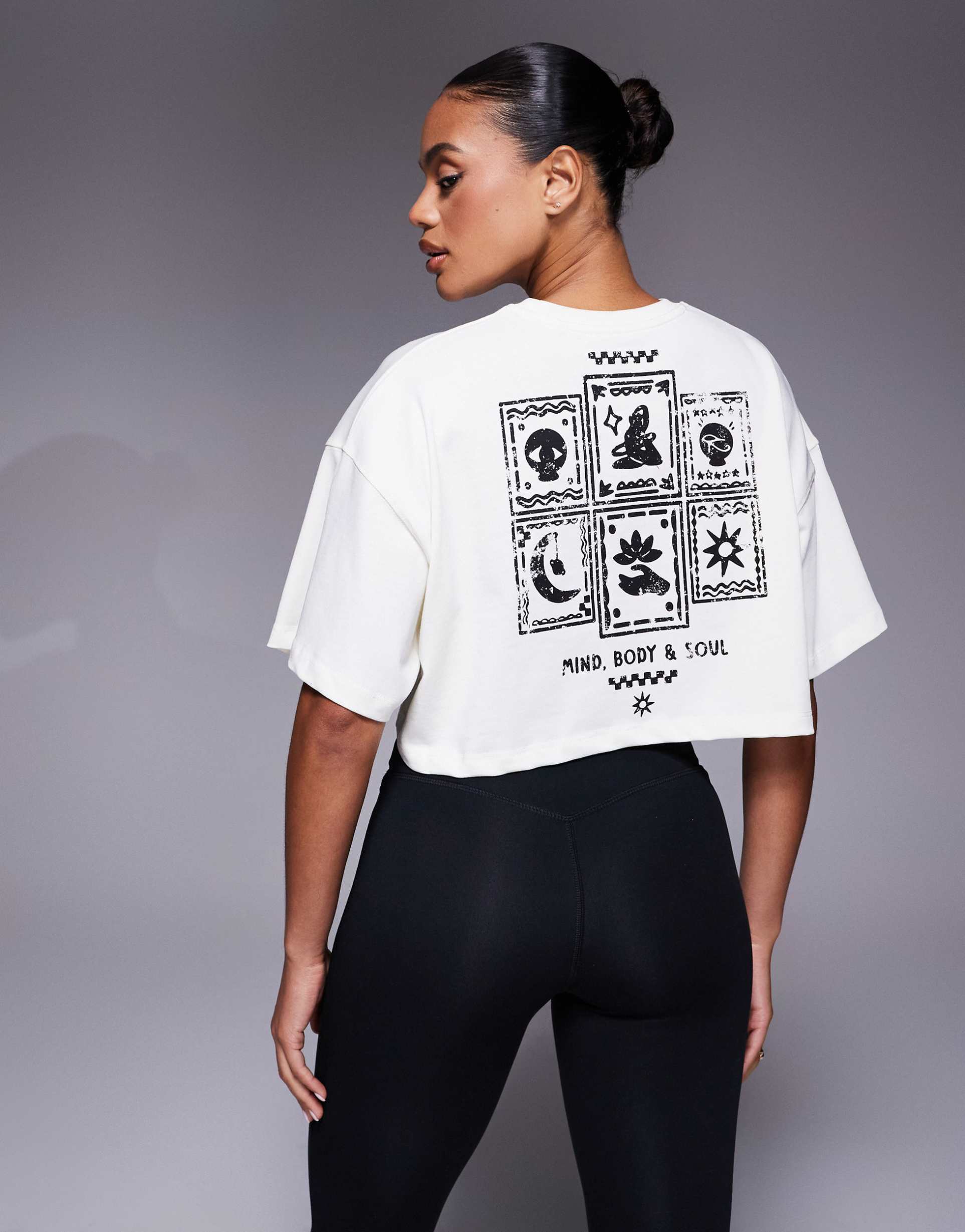 4505 yoga cropped heavyweight cotton back print t-shirt with quick dry finish in vintage white