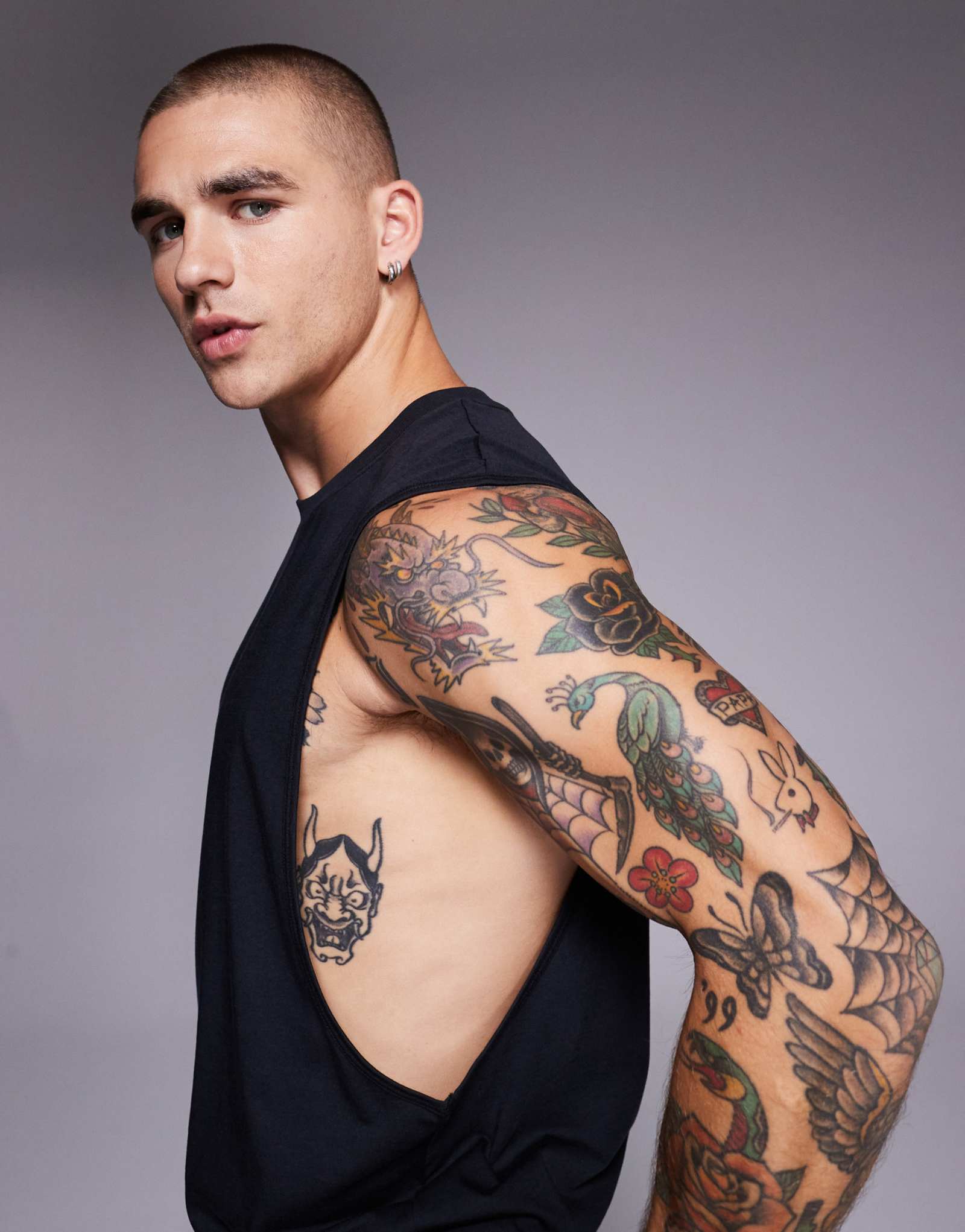 4505 Легкая быстросохнущая майка Yoga с заниженной проймой черного цвета