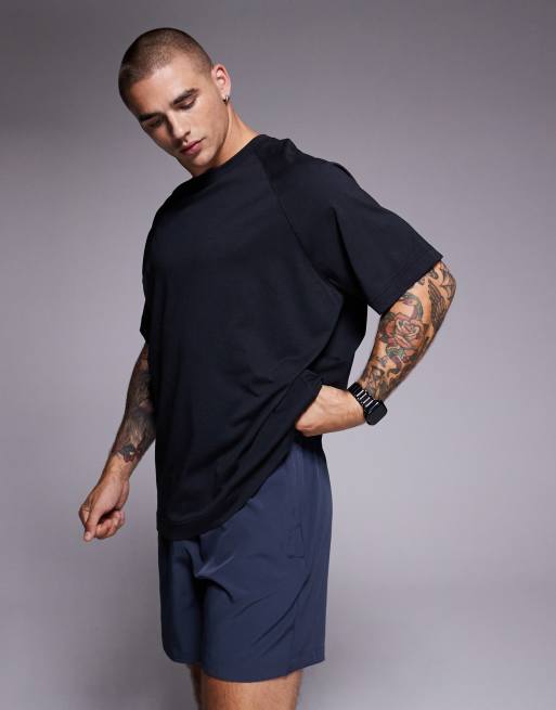 4505 Yoga - Sort oversized T-shirt i let hurtigttørrende performancestof