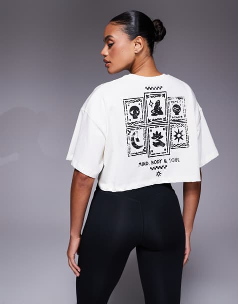 4505 – Yoga – Vintagevit t-shirt i kraftig bomull med tryck baktill, kort design och snabbtorkande finish - view 1