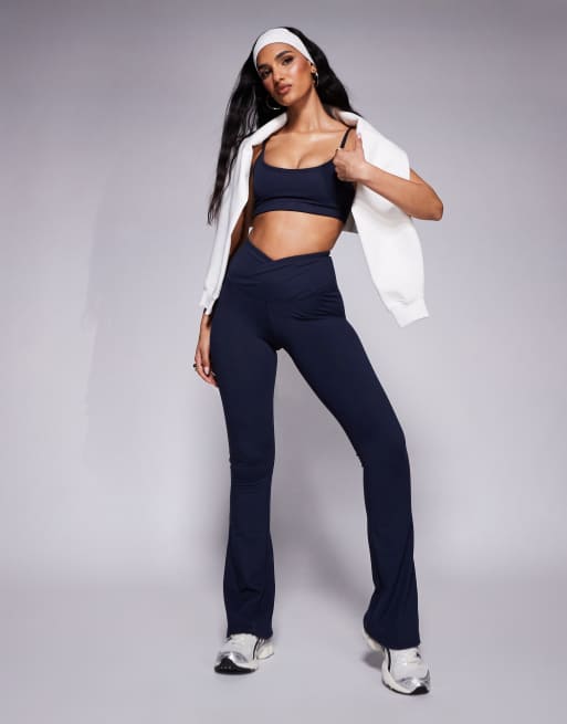 4505 - Zachte smalle kick flare-yogalegging met taille met overslag in middernacht marineblauw 