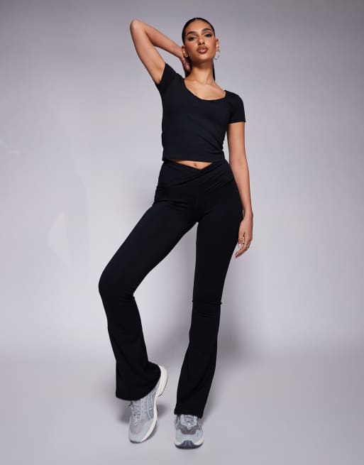 4505 - Zachte smalle kick-legging met overslag in de taille in zwart