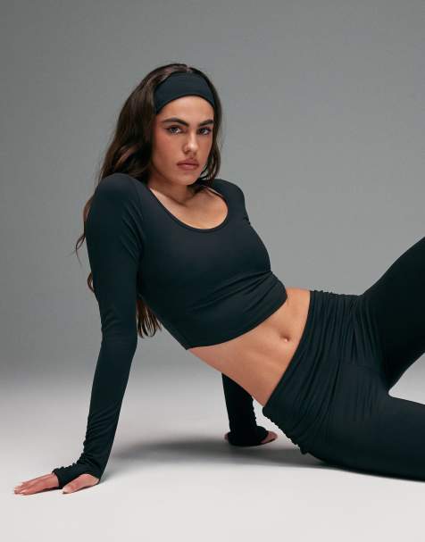 4505 - Zachte top met lage ronde hals, lange mouwen en gerimpelde mouwen in zwart - view 1