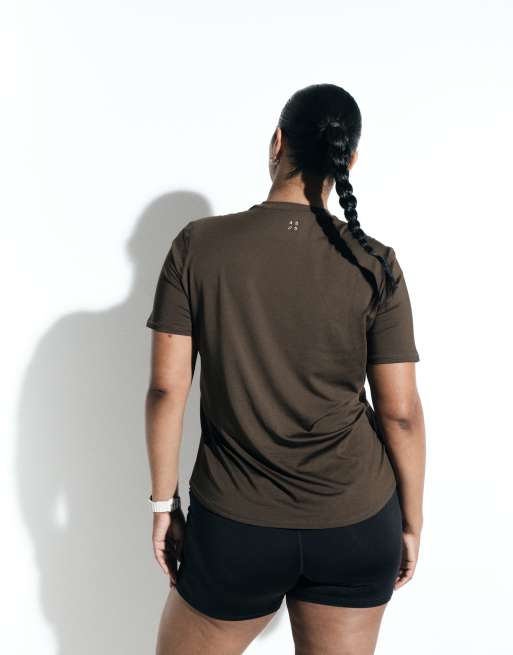 4505 Curve - Icon - T-shirt de sport en tissu à séchage rapide - Café, 4 de 5