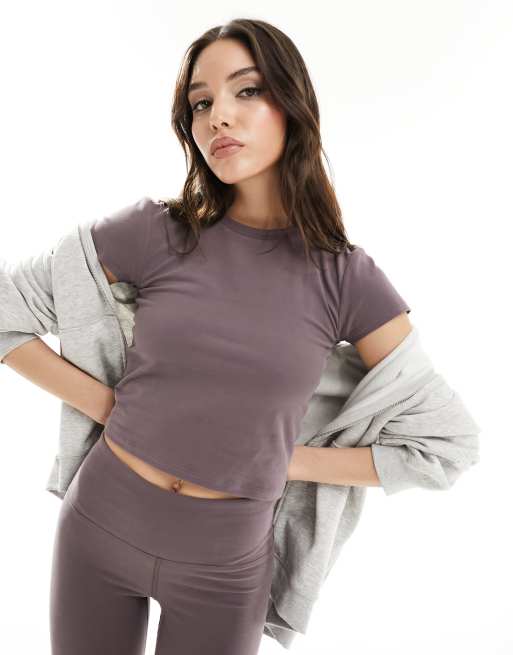 4505Icon performance t-shirt in soft touch fabric in rosy brown 