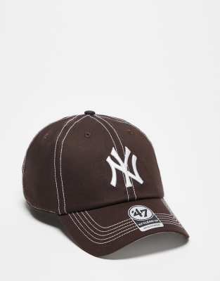 47 Brand - Casquette épurée à motif NY Yankees avec coutures contrastantes - Marron-Brown