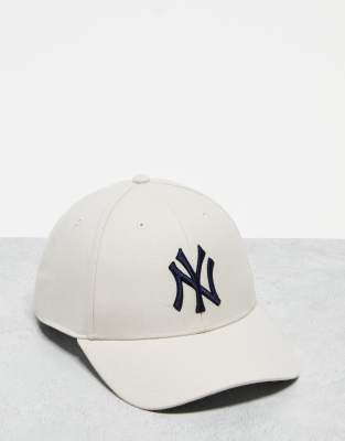 47 Brand - MLB NY Yankees - Baseball-Cap in Ecru mit Stickerei in Marineblau-Weiß