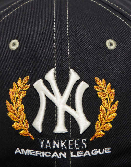 47 Brand NY Yankees captain baseball cap in black with souvenir embroidery, 2 of 3