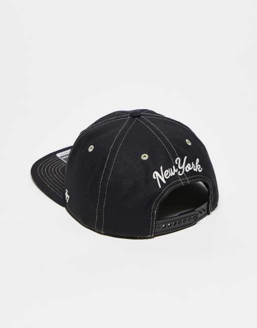 47 Brand NY Yankees captain baseball cap in black with souvenir embroidery, 3 of 3