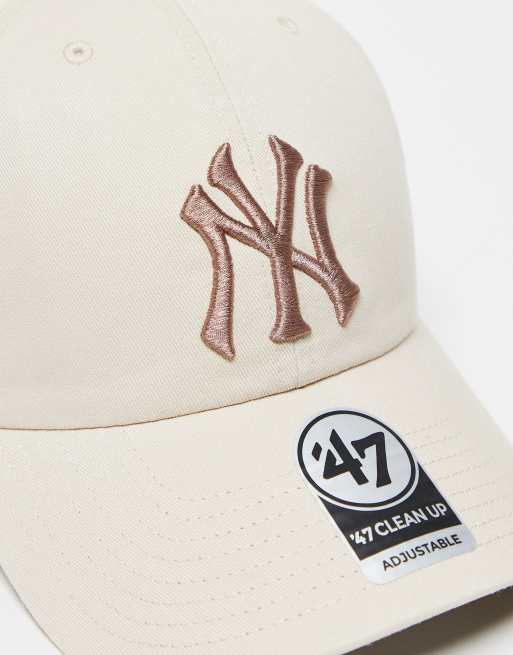 47 Brand NY Yankees clean up baseball cap in beige with tonal logo, 2 of 3