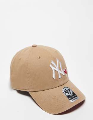 47 Brand 47 Brand NY Yankees clean up cap with contrast embroidery in beige-Neutral