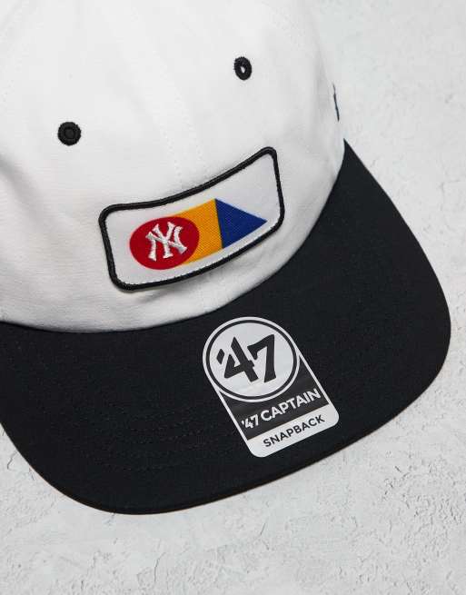 47 Brand – NY Yankees – Kappe in Weiß/Schwarz mit Logo in Primärfarben , 2 von 3