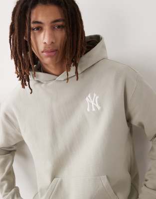 NY Yankees - Kapuzenpullover in Grau mit Logo-Rückenprint Grau S