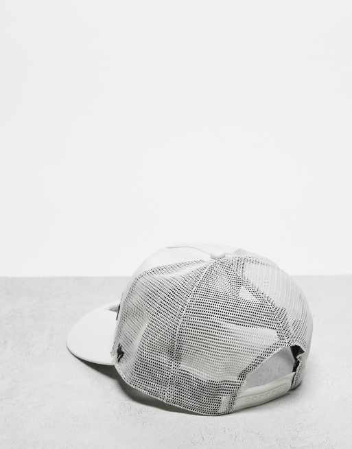 47 Brand NY Yankees straight peak fitted trucker cap in white, 2 of 3