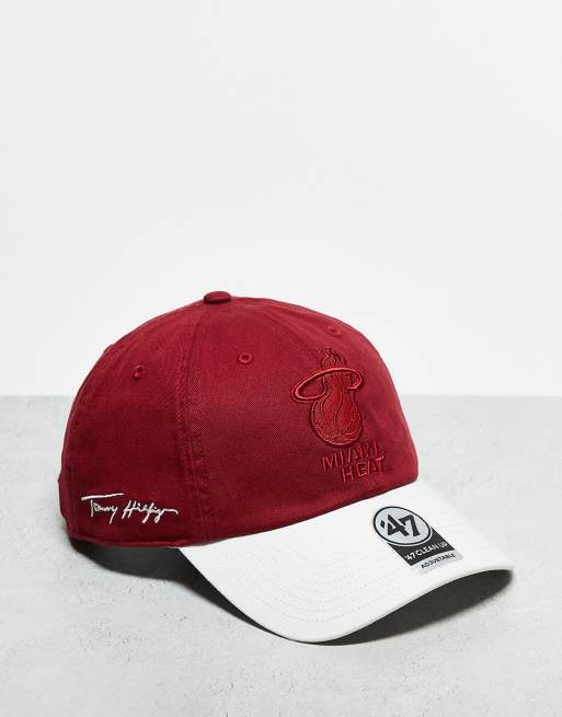 47 Brand x Tommy x Miami Heat - MLB Clean Up - Rød kasket med logodetalje og kontrasterende design