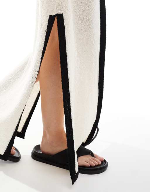 4th & Reckless – Ärmelloses, gestricktes Strand-Maxikleid in Ecru mit V-Ausschnitt und Kontrastbesatz, 2 von 4