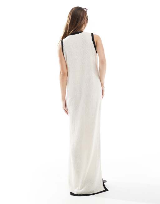 4th & Reckless – Ärmelloses, gestricktes Strand-Maxikleid in Ecru mit V-Ausschnitt und Kontrastbesatz, 4 von 4