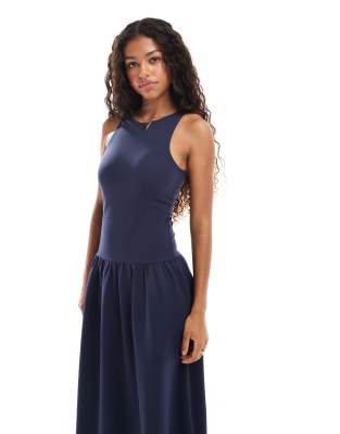 4th & Reckless - Ärmelloses Midaxi-Kleid in Marineblau mit tiefer Taille und Ringerrücken